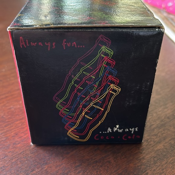 Coca-Cola 1995 Collectible Mug NIB - Picture 3 of 5